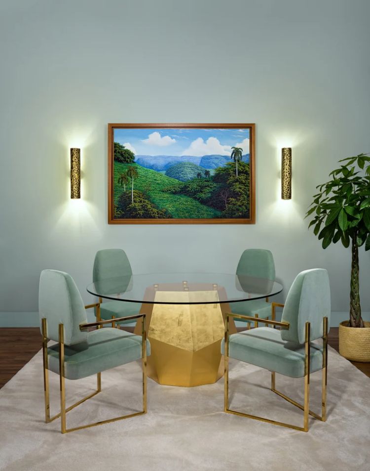 Desain kursi dengan kaki di kedua sisinya menyatu