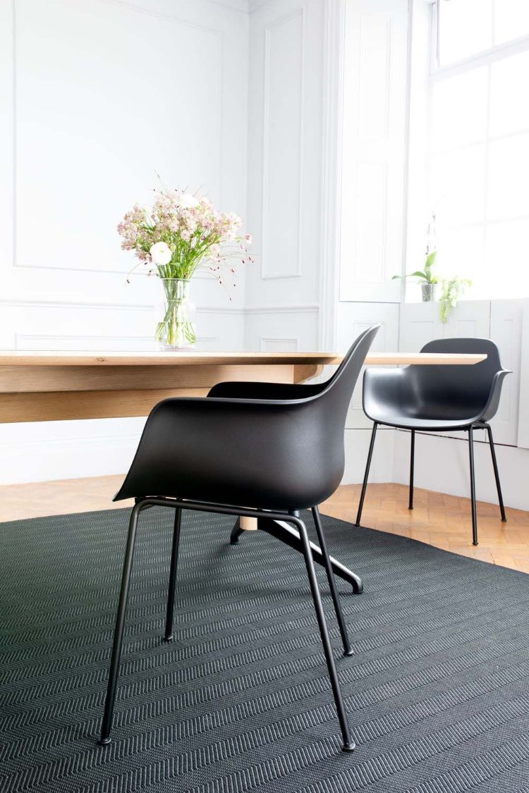 Desain kursi dengan lekukan yang nyaman