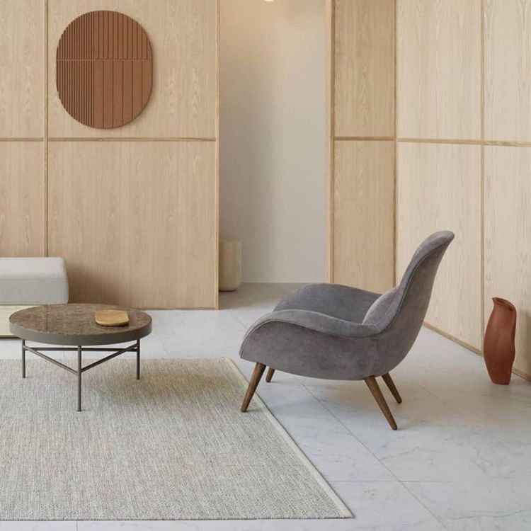 Desain kursi elegan dan minimalis