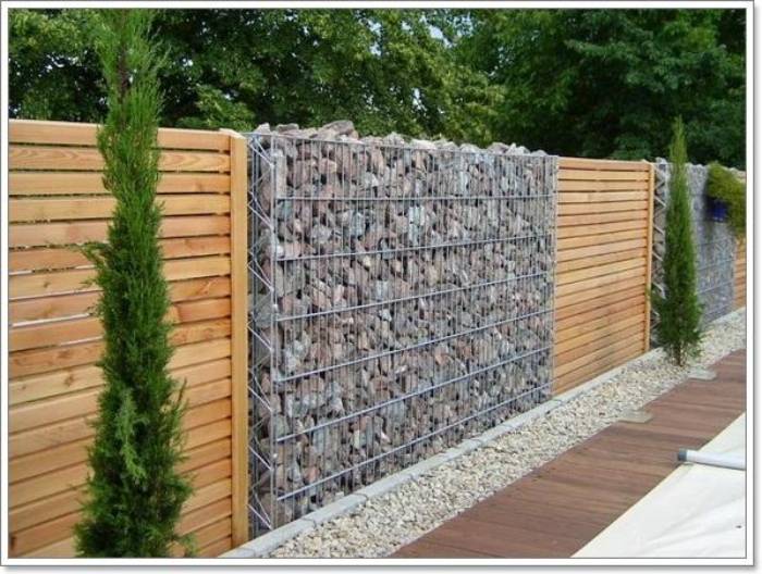 Kolaborasi Kayu dan Batu Karang