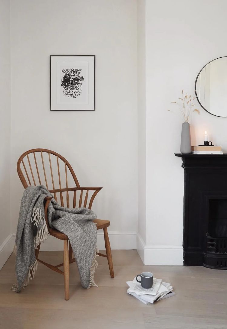 Kursi Kayu untuk Pengaturan Rustik