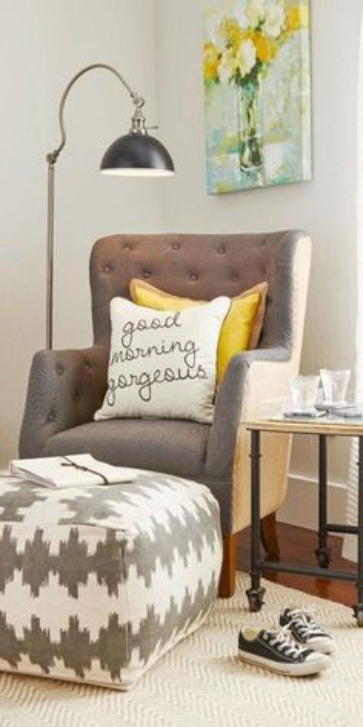 Tambahkan Bantal pada Kursi untuk Tingkatkan Kenyamanan