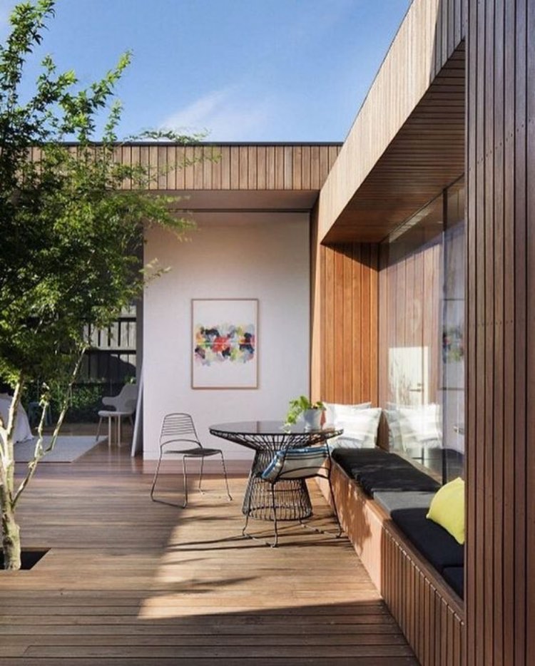 Teras Rumah Minimalis dengan Conwood