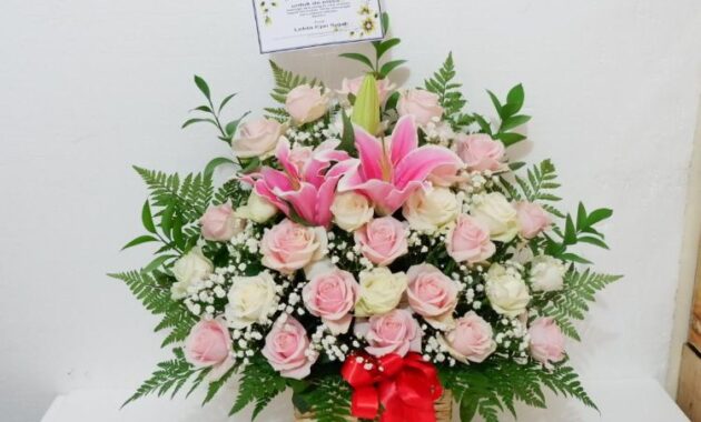 15 Rangkaian Bunga Meja Minimalis yang Cantik