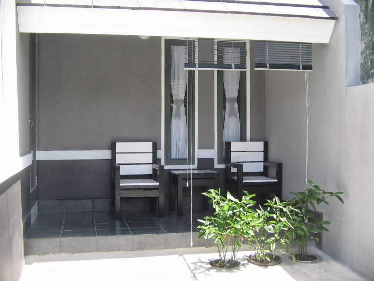 Cat dengan Model Half Wall