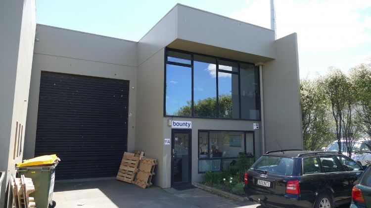 Desain Gudang yang Tampak seperti Rumah