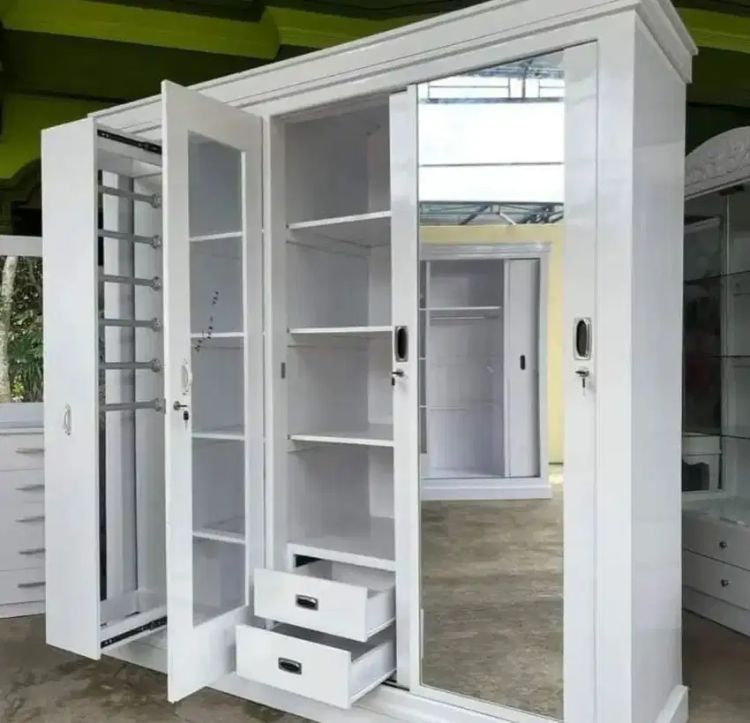 Lemari HPL Pintu Kaca