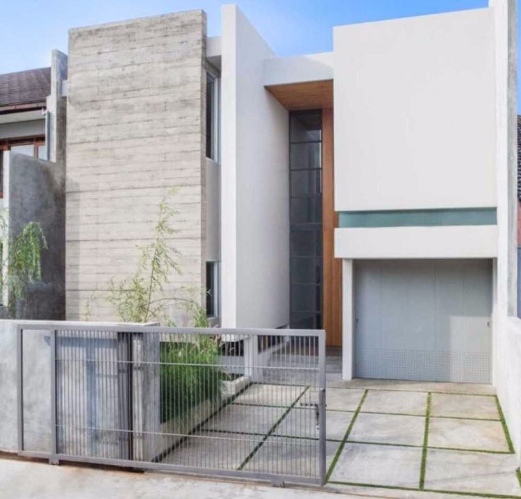 Rumah Berukuran Tinggi dan Minimalis