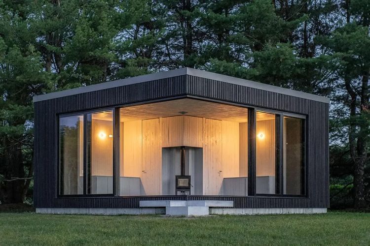 Rumah Kecil Populer di Tengah Hutan