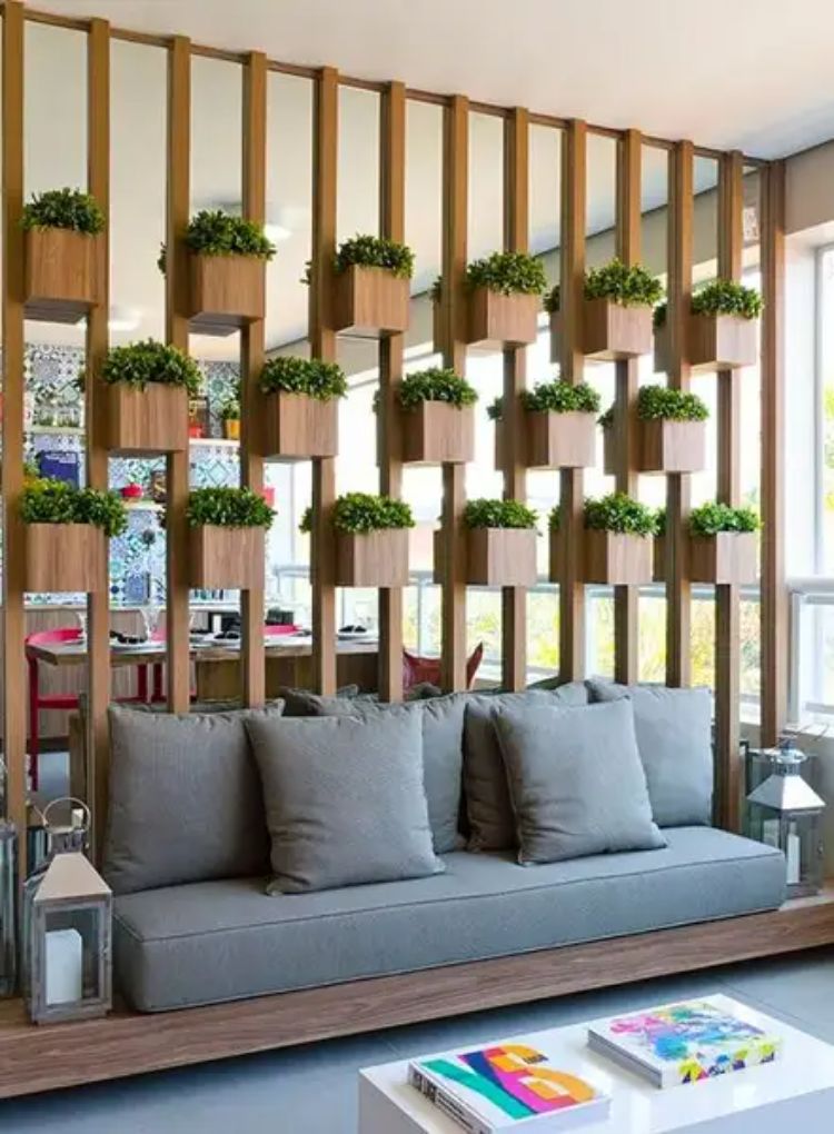 Sekat Gaya Botanical dari Pot Tanaman