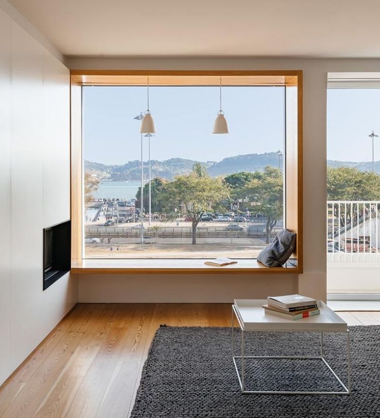 Jendela Kayu Bergaya Accent