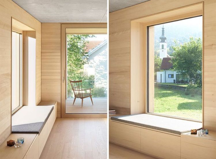 Jendela Kayu Besar Tanpa Tirai