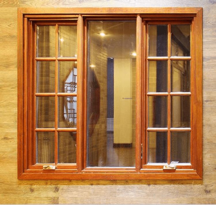 Jendela Kayu Tiga Sisi