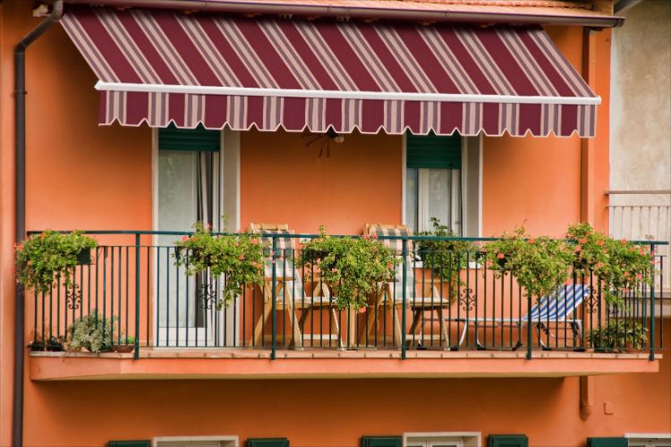 Kanopi Kain Minimalis di Area Balkon