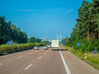 ilmuteknik.id - Kelebihan Jalan Beton dan Kekurangannya