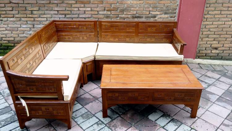 Kursi Jati Masif Dengan Ukiran Simpel