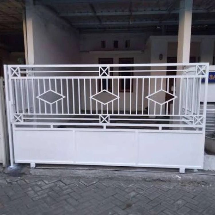 Pagar Dorong Putih Bergaris