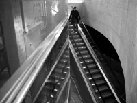 ilmuteknik.id - Perbedaan Elevator dan Eskalator Memahami Kedua Teknologi Transportasi Vertikal