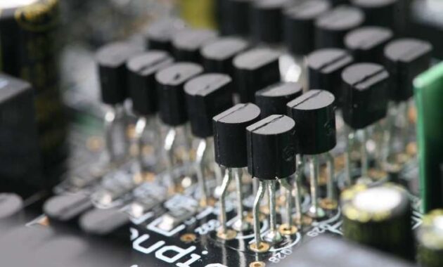 Transistor Pengertian, Jenis, Struktur, dan Fungsinya Transistor Pengertian, Jenis, Struktur, dan Fungsinya