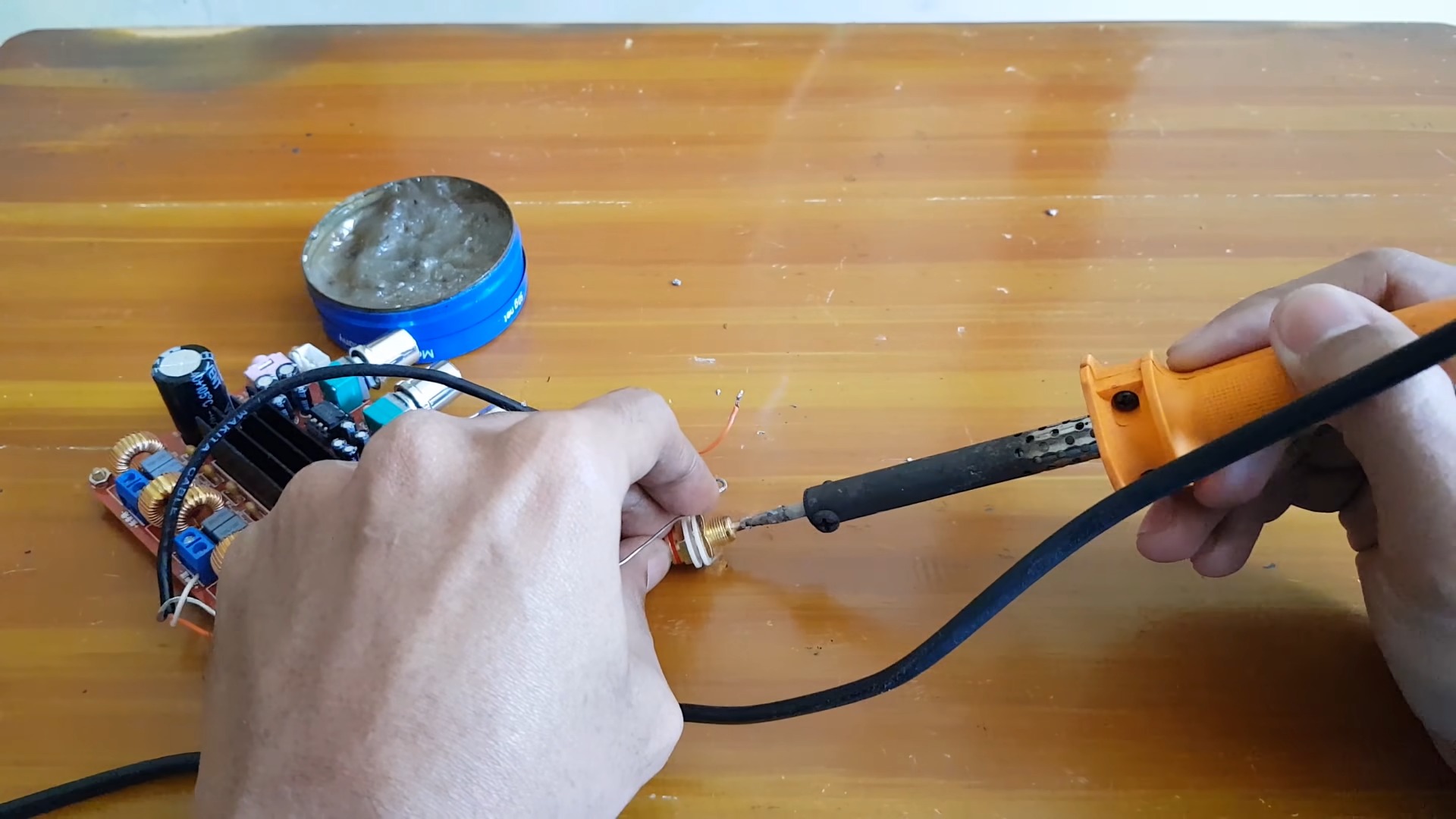 cara menyolder agar timah menempel 3